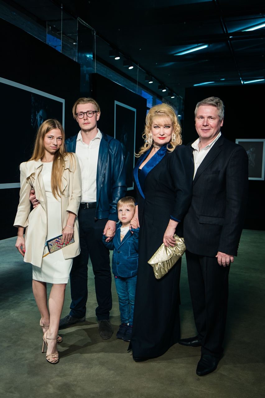 Ольга Хохлова с семьей